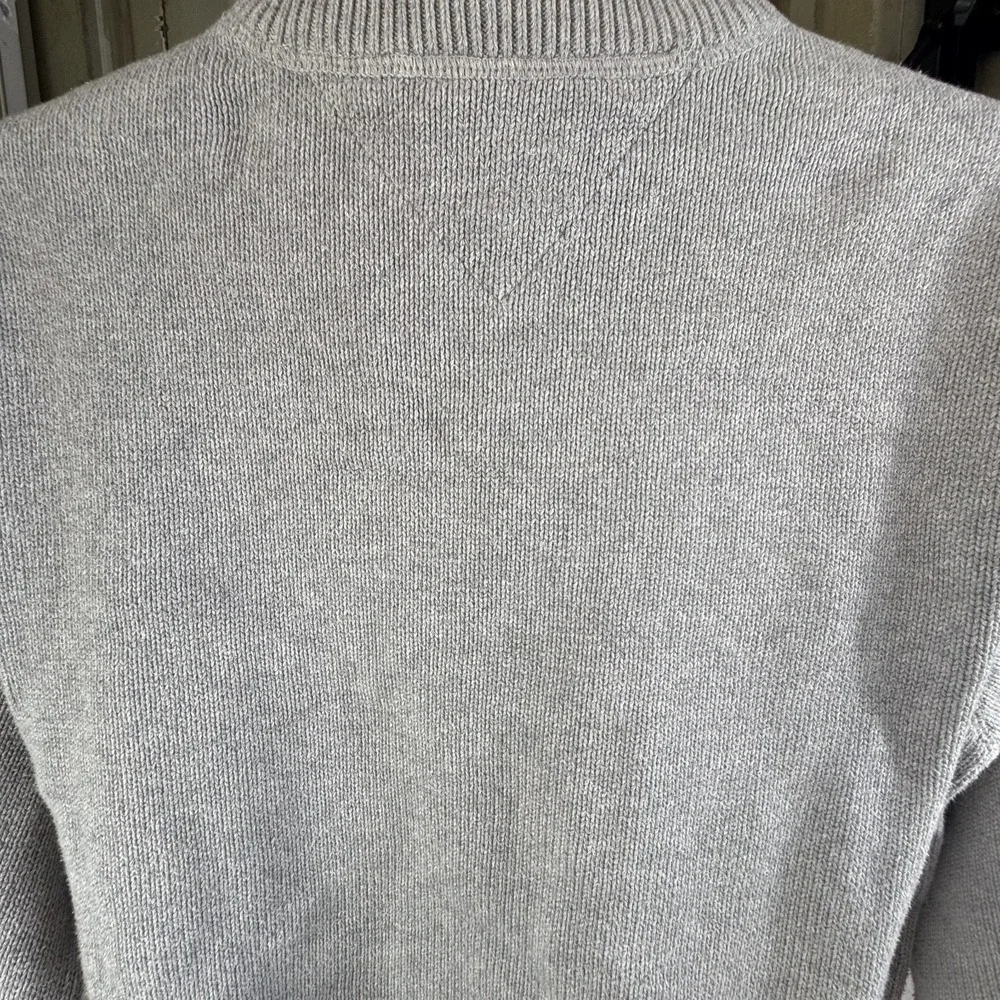 Tommy Hilfiger Sweater Men's Large Gray Tight Knit Embroidered Logo Ribbed Hem